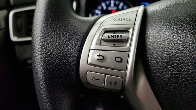 Used 2015 Nissan Rogue S FWD image 59