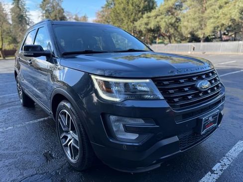 Used 2017 Ford Explorer Sport image 3