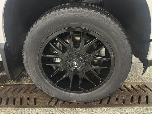 Used 2019 Chevrolet Silverado 1500 RST image 11