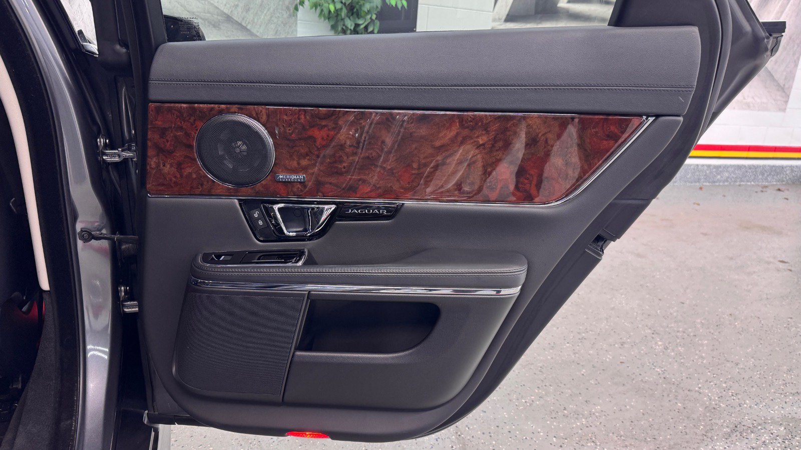 Used 2016 Jaguar XJ R-Sport AWD/4WD image 25