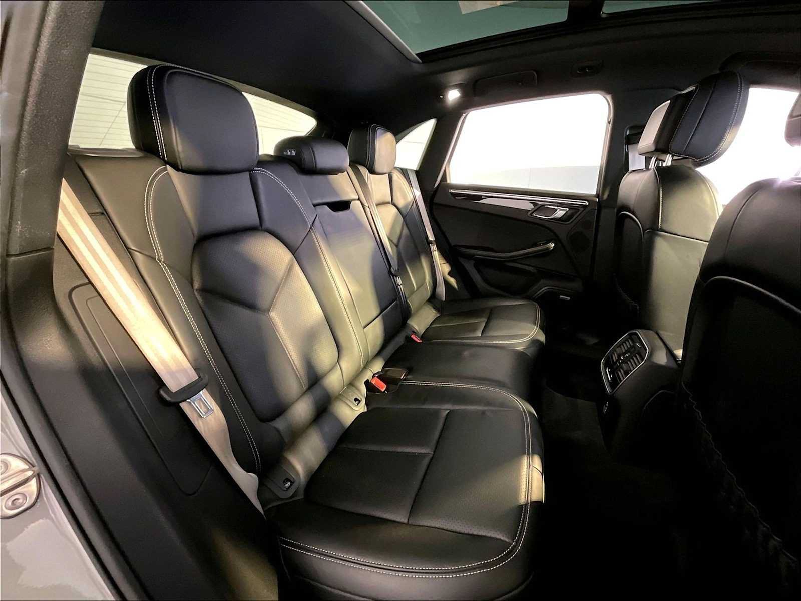 Certified 2025 Porsche Macan Turbo w/ Premium Package Plus AWD/4WD image 23