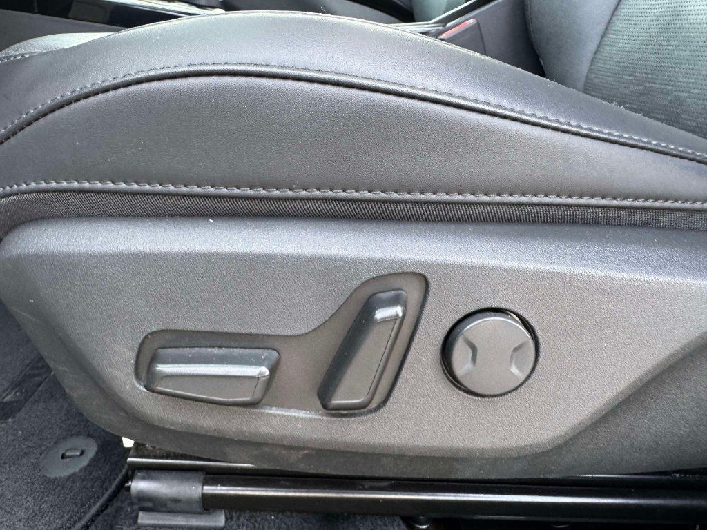 Certified 2025 Kia Niro Wave w/ Wave Preserve Package FWD image 19