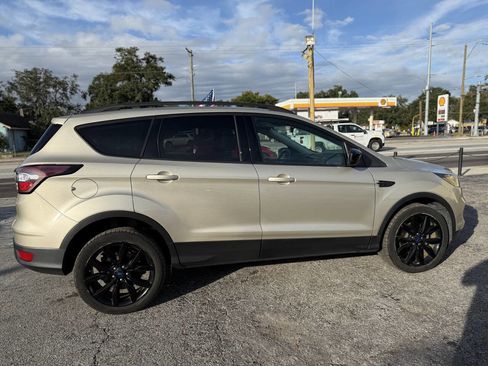 Used 2017 Ford Escape SE w/ Equipment Group 201A image 8