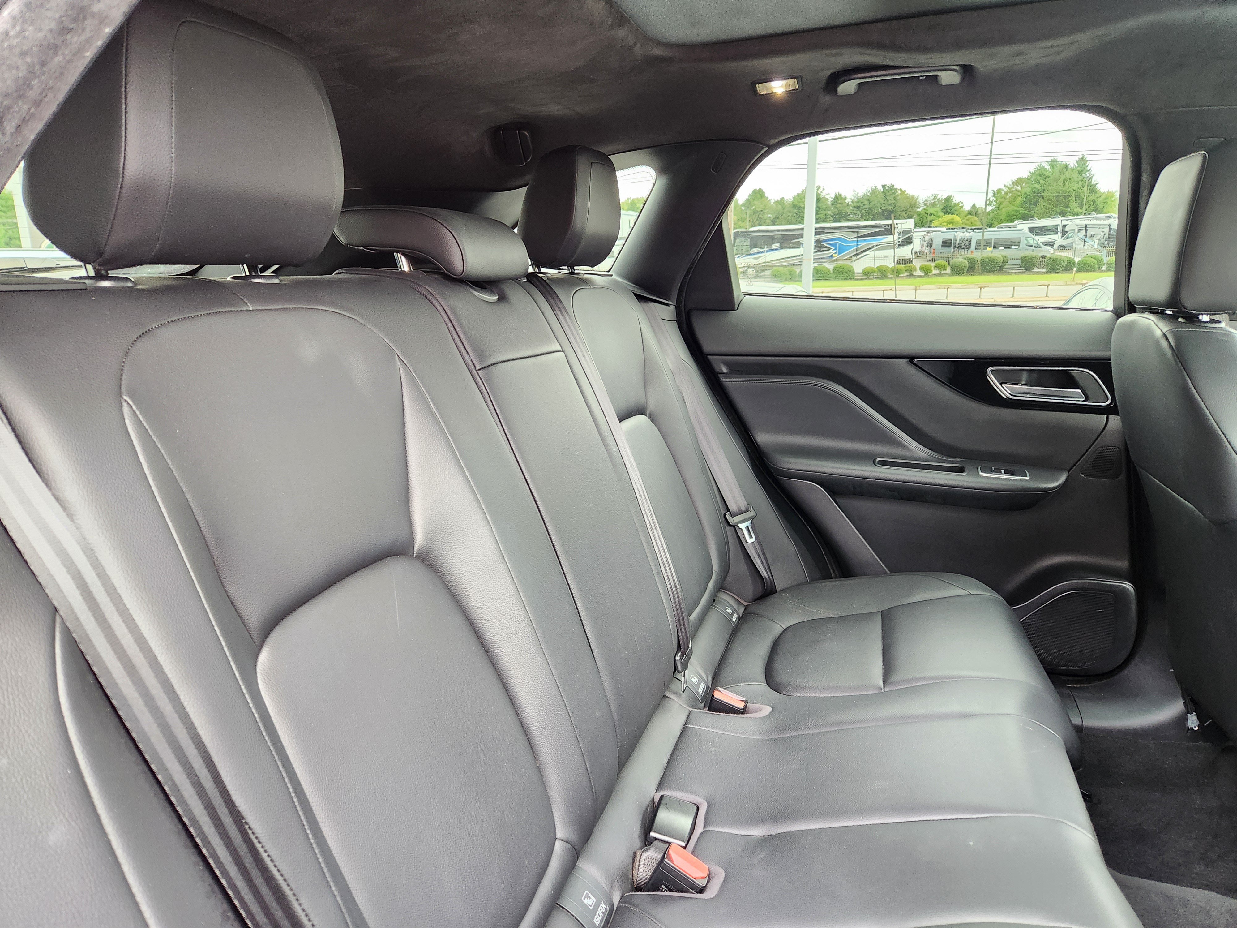 Used 2019 Jaguar F-PACE Premium AWD/4WD image 15