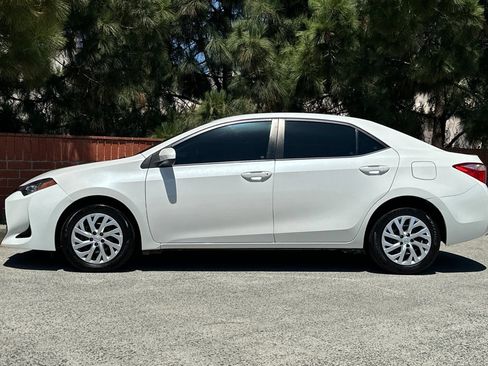 Used 2017 Toyota Corolla LE w/ Carpet Mat Package (TMS) FWD image 7