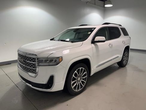 Used 2023 GMC Acadia Denali w/ Denali Ultimate Package FWD image 3