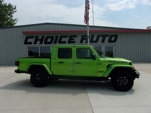 Used 2025 Jeep Gladiator Sport AWD/4WD image 3