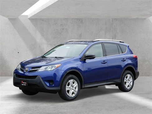 Used 2015 Toyota RAV4 LE image 6