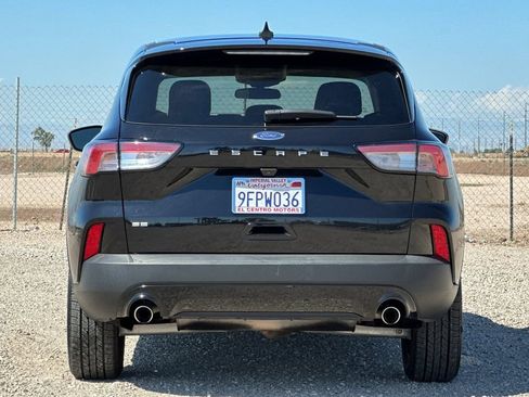 Used 2022 Ford Escape SE w/ SE Sport Appearance Package image 5