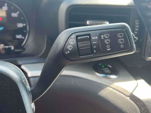 Used 2020 Ford Explorer XLT AWD/4WD image 30