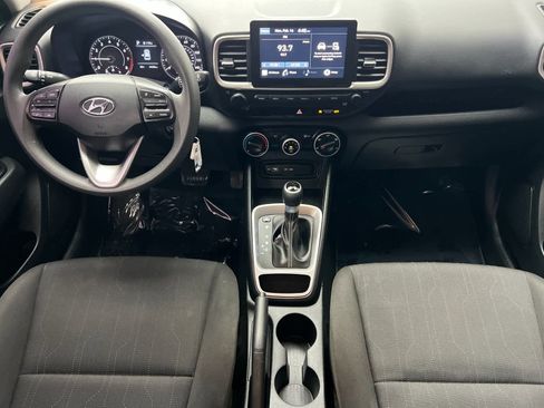 Certified 2022 Hyundai Venue SE image 4