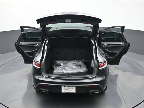 Certified 2025 Porsche Macan AWD/4WD image 27