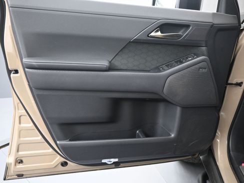 Used 2025 Lexus GX 550 w/ Accessory Package (32) AWD/4WD image 15