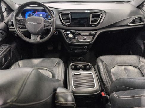 Used 2020 Chrysler Pacifica Touring-L Plus w/ S Appearance Package FWD image 6