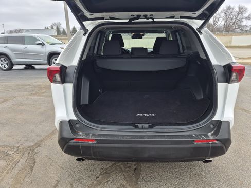 Used 2020 Toyota RAV4 XLE w/ Convenience Package image 13