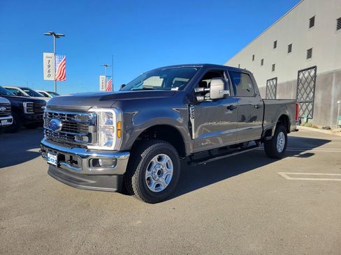 New 2026 Ford F250 XLT w/ FX4 Off-Road Package image 2