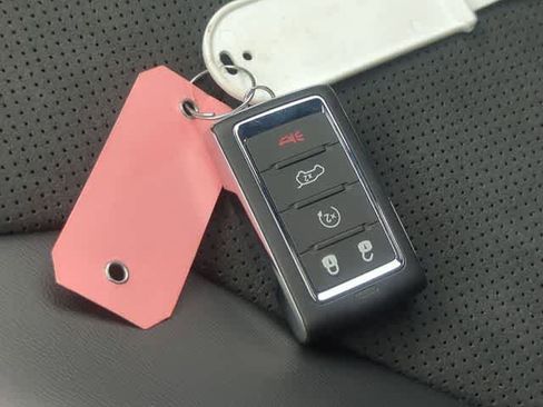 New 2025 Jeep Grand Cherokee L Altitude image 36