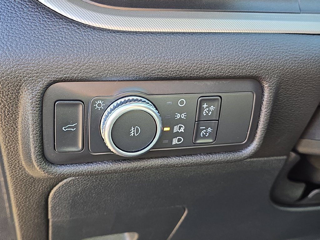 Used 2022 Ford Explorer XLT w/ Equipment Group 202A AWD/4WD image 12