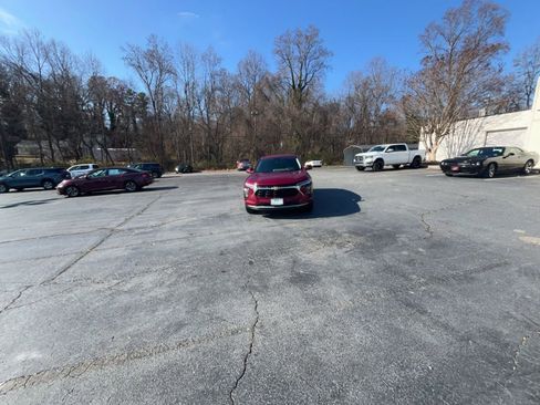 Used 2025 Chevrolet Trax LT image 16