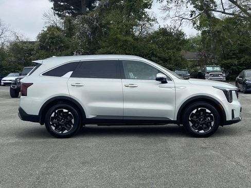 New 2026 Kia Sorento S FWD image 2