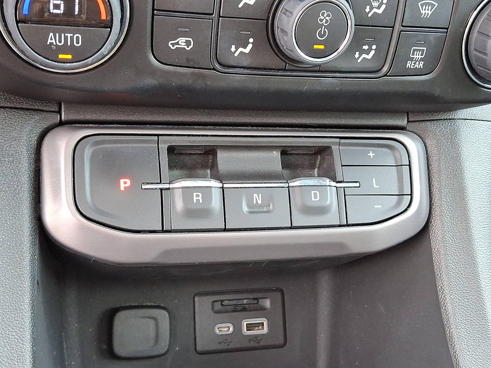 Used 2023 GMC Acadia AT4 w/ Technology Package AWD/4WD image 16