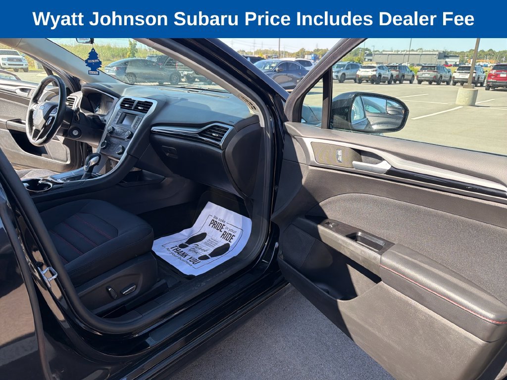 Used 2016 Ford Fusion SE w/ Equipment Group 201A FWD image 38