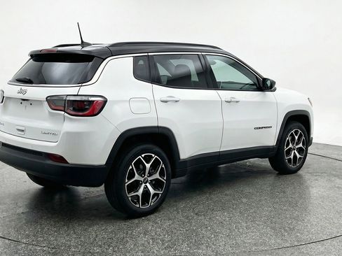 Used 2025 Jeep Compass Limited AWD/4WD image 9