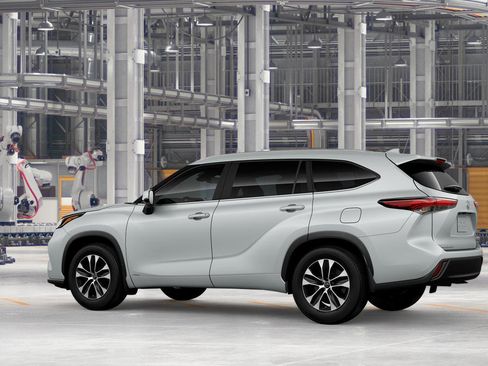 New 2026 Toyota Highlander XLE AWD/4WD image 5