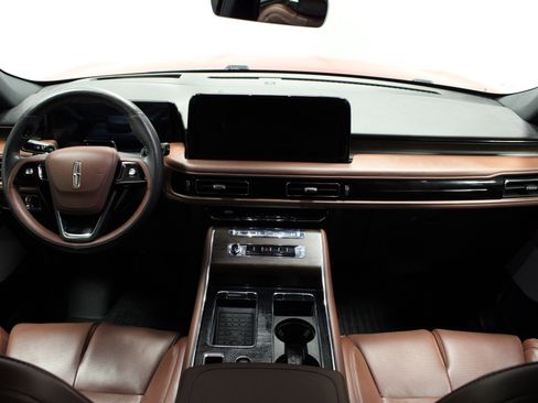 Used 2025 Lincoln Aviator Reserve w/ Luxury Package image 19