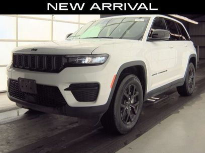 Used 2025 Jeep Grand Cherokee Altitude