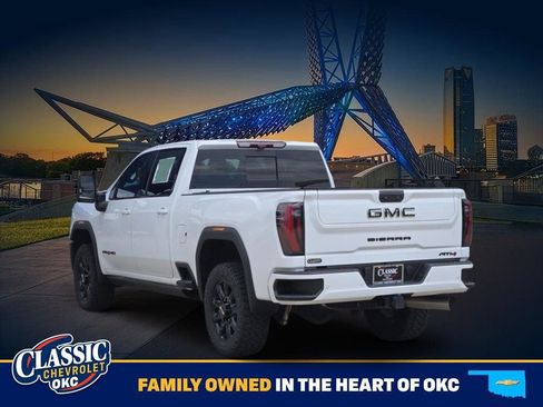 Used 2024 GMC Sierra 2500 AT4 w/ AT4 Premium Plus Package AWD/4WD image 5