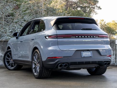 New 2025 Porsche Cayenne E-Hybrid image 3
