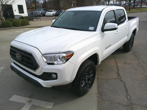 Used 2023 Toyota Tacoma SR5 image 5