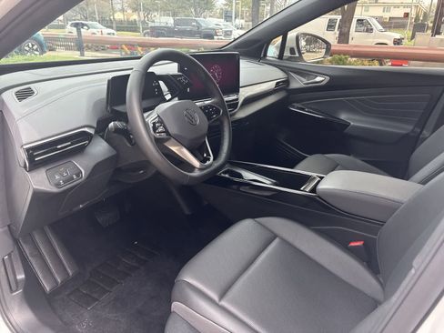 Used 2024 Volkswagen ID.4 S image 10