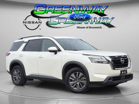 Used 2024 Nissan Pathfinder SV image 1