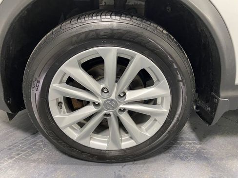 Used 2018 Nissan Rogue Sport SV w/ SV Technology Package image 5