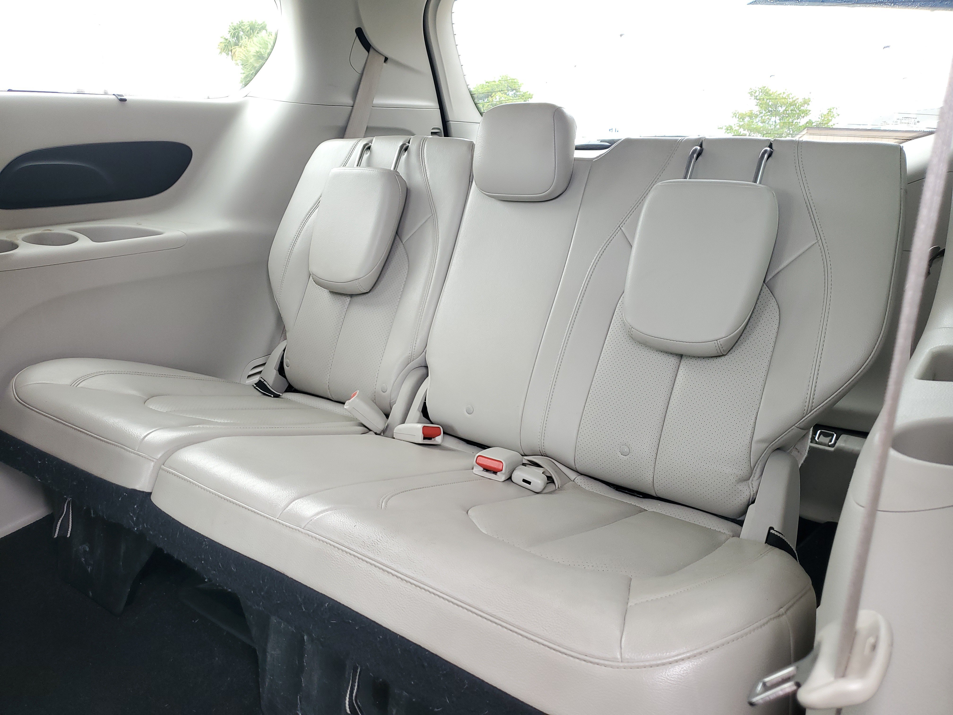 Used 2018 Chrysler Pacifica Touring-L FWD image 10
