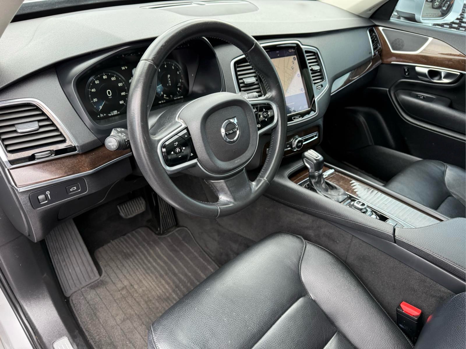 Used 2016 Volvo XC90 T6 Momentum w/ Momentum Plus Package AWD/4WD image 14