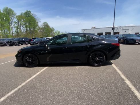 Used 2025 Toyota Camry SE FWD image 8