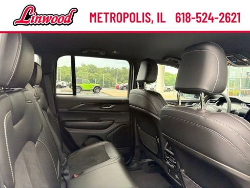 Used 2025 Jeep Grand Cherokee Altitude AWD/4WD image 11