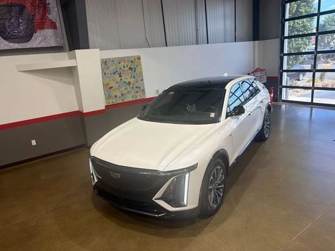 Used 2024 Cadillac Lyriq Sport AWD/4WD image 40