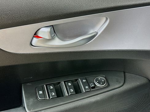 Used 2023 Kia Forte LXS image 15