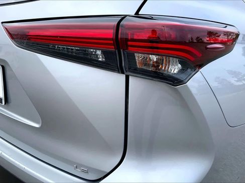 Certified 2024 Toyota Highlander LE image 30