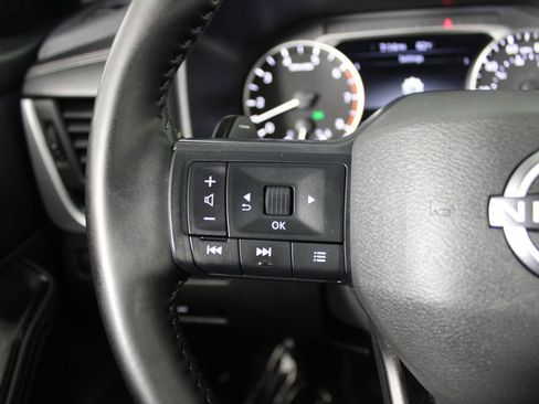 Certified 2025 Nissan Rogue SV image 17