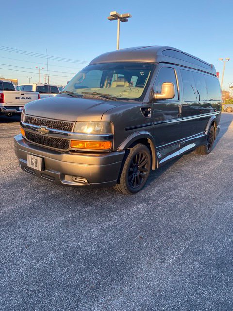 Used 2021 Chevrolet Express 2500 RWD image 1