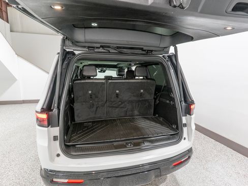 Used 2024 Jeep Wagoneer Series II image 36