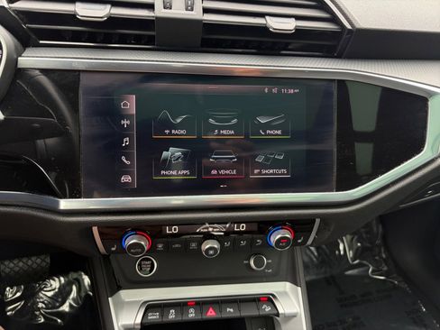 Used 2021 Audi Q3 2.0T Premium w/ Convenience Package AWD/4WD image 17