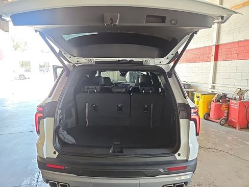 Used 2025 Chevrolet Traverse LT w/ Driver Confidence Package image 7