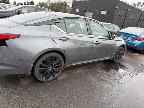 Used 2022 Nissan Altima 2.5 SR w/ Midnight Edition Package image 11