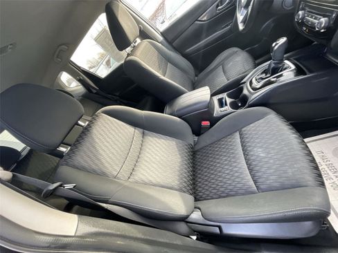 Used 2018 Nissan Rogue SV w/ Premium Package image 21